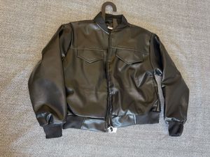 Chic Black Leather Jacket 🖤