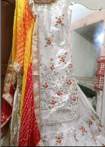 Ream-Coloured &amp; Red Floral Embroidered Cotton Anar