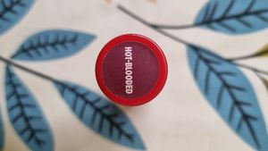 H&M : Hot-Blooded Lipstick