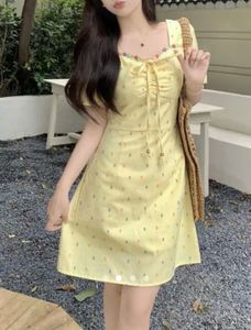 Chic Yellow Floral Print Mini Dress (XS)