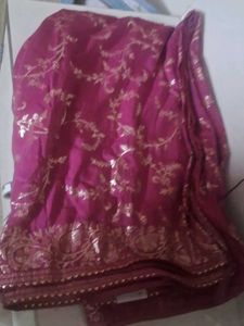 Elegant Pink Saree with Gold Motifs