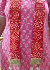 Vibrant Pink Bandhani Dupatta with Tassels  po