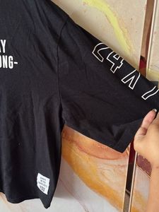 Black "Stay Strong" Graphic T-Shirt