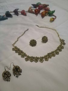 Black and Gold Necklace & Earring Set