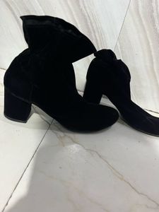 Chic Black Velvet Boots