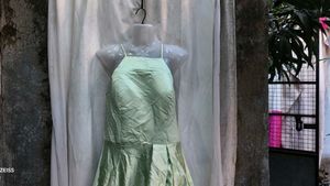 191712. Elegant Pastel Green Evening Gown