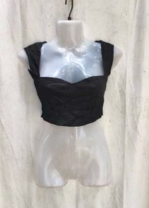 I. Chic Black Ribbed Sweetheart Crop Top