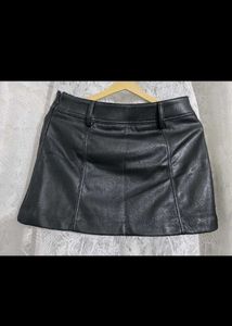 🖤H&amp;M Leather Black mini skirt🖤