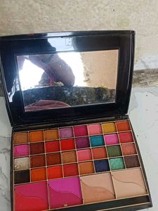Eyeshadow Palette with Mirror