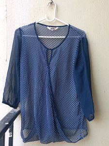 SET of two Pretty Tops 💙