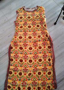Vibrant Floral Print Sleeveless Kurta