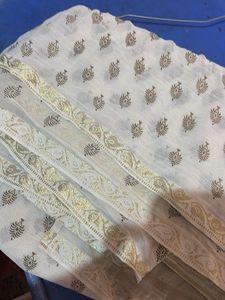Elegant saree with Traditional Motifs