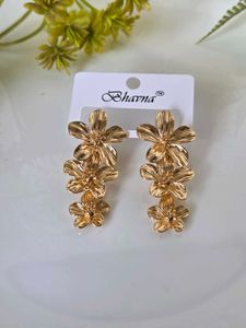 Flower hanging anti-tarnish earrings