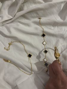 Clover Motif Necklace & Bracelet Set
