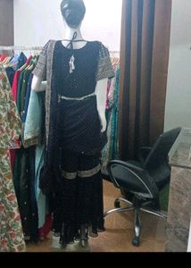 Elegant Black Kurta Set with Intricate Embellishme