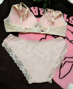 Lace Bra and Panty Set