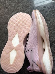 Absolutely NEW - Comes w/ a Soft Shoe Bag