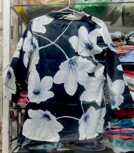 Chic Black &amp; White Floral Belted Tunic