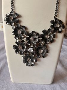 Floral Necklace &amp; Earring Set