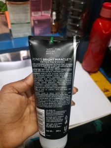 Pond's Bright Miracle Detox Facewash