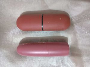two lipstick combo with wipes can and keychain