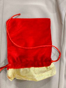 4 Pearl Necklaces with velvet pouch