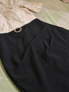 Chic Lace &amp; Black Bodycon Dress