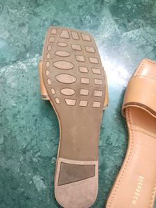 Nude D'modeesta Slides