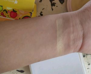 Myglamm K.PLAY Highlighter in the shade "Melon"