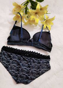 Very Beautiful Paded Bra With Penty