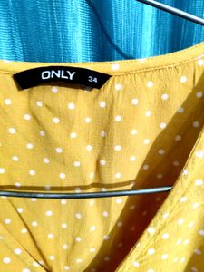 Yellow Polka Dot Top, Branded ✨