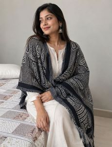 Elegant Paisley Print Dupatta Scarf Stall