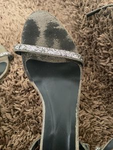 Used Curiozz Grey Heels