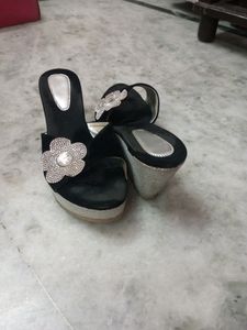 Beautiful Black And Grey Flower Design Wadges😍👌