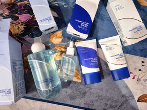 Isntree Hyaluronic Acid Skincare Set