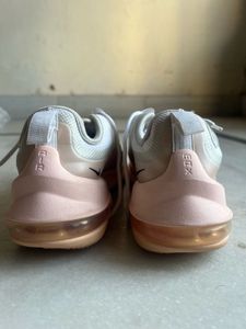 Nike Air Max Axis Uk 3.5