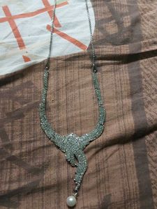 Sparkling Statement Necklace with Pearl
