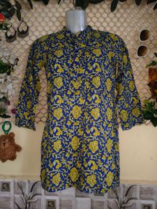 Girls Blue Floral Kurti with Leggings