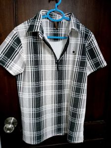 brand new 👌 🆕 offer Stylish Plaid Zip Polo Shirt