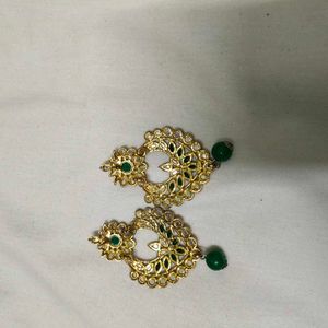 Elegant Gold &amp; Green Earrings