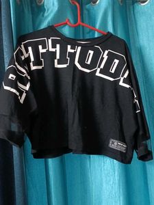 Black Graphic Print Cropped Top