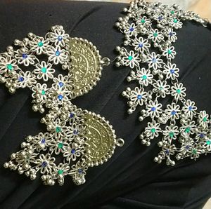 Beautiful Choker Set With Earrings
