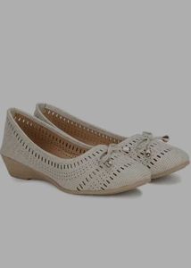 Elegant Beige Bow Ballerinas