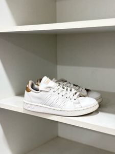 Adidas Advantage Sneakers