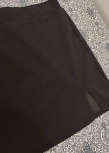 Chic Black Mini Skirt with Slit