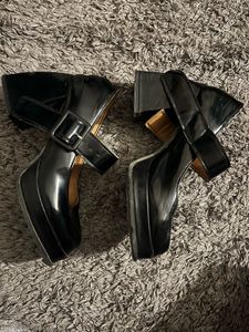 Chic Black Mary Jane Heels