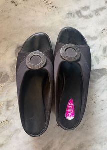 Stylish Black Wedge Sandals