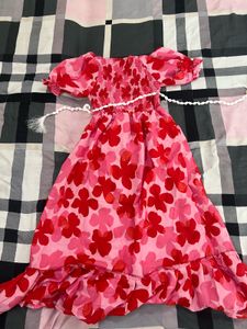 size( M) Chic Pink Floral Maxi Dress with Smocked