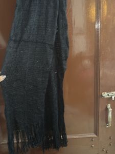 Elegant Black Scarf with Fringe woollen