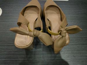 Elegant Tan Slingback Heels perfect and supercomfy